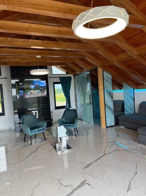 Casa Moderna In Sinteu - Intersectia Intre Modern Si Linistea Naturii Huta Voivozi المظهر الخارجي الصورة