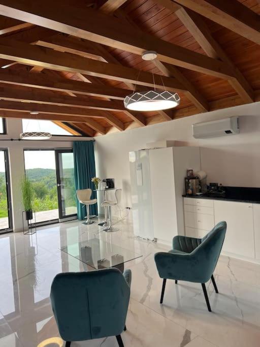 Casa Moderna In Sinteu - Intersectia Intre Modern Si Linistea Naturii Huta Voivozi المظهر الخارجي الصورة